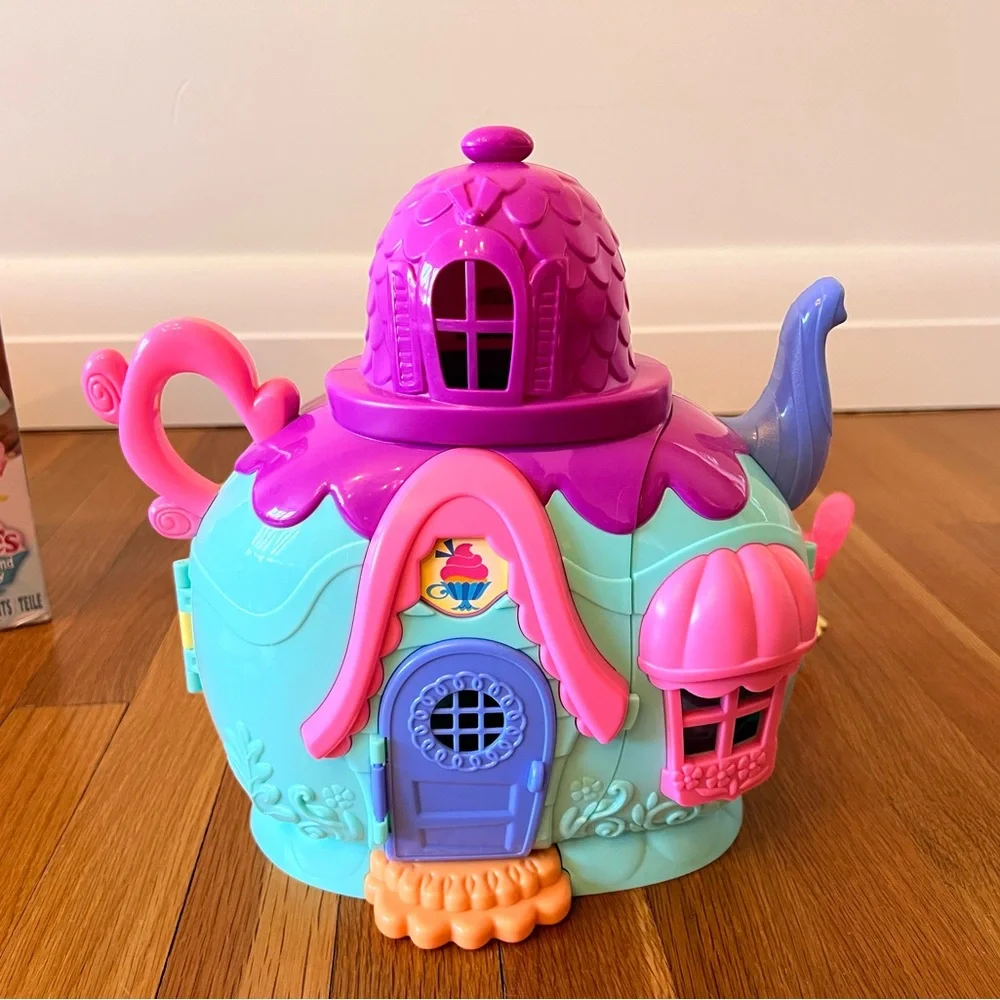 Disney Alice’s Wonderland Bakery Playset - Picture 4 of 4